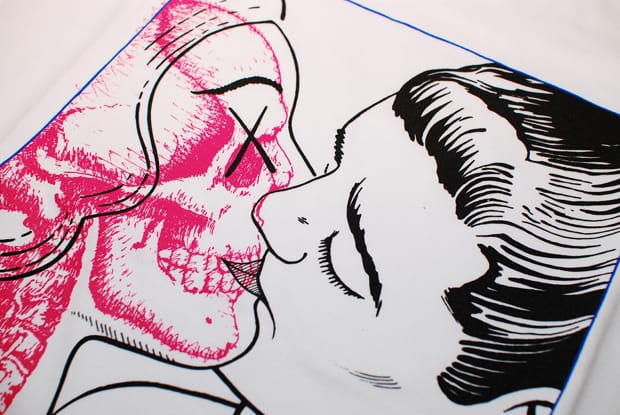 OriginalFake Skull Kiss One Tee
