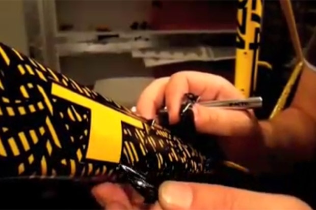 Making of Lance Armstrong's Shepard Fairey Bike for the 2009 Giro d'Italia