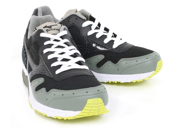 Ships Jet Blue x Mizuno Creation Starstream Sneakers