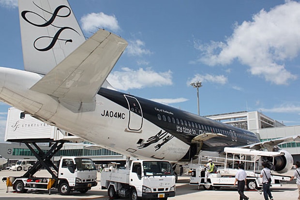 Caperino & Peperone Starflyer Airplane by Kuntzel + Deygas