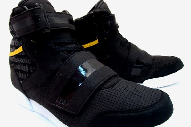 reebok strap shoes