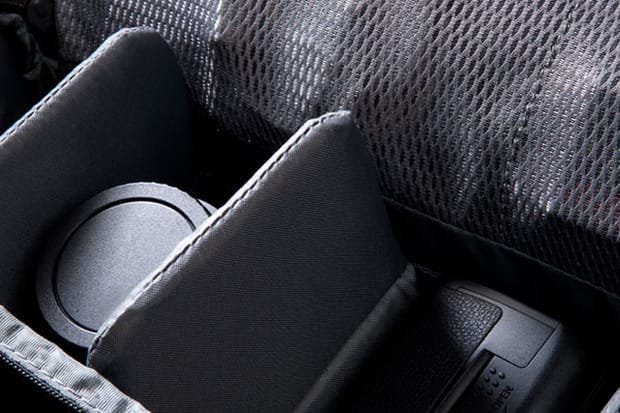 Incase DSLR Camera Carrying Case & Sling Pack