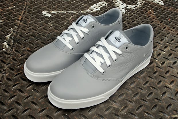 Nike Pepper Low Wolf Grey/White