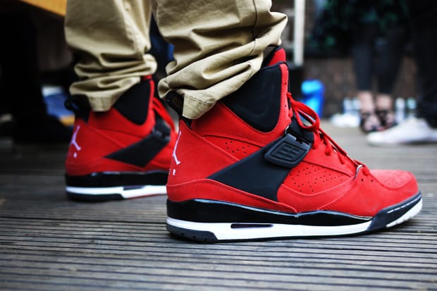 Streetsnaps: Red Flight