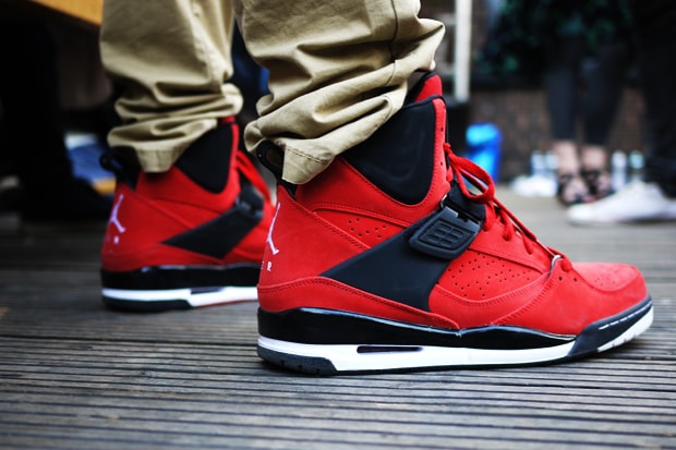 Streetsnaps: Red Flight