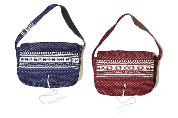 hobo Snowflake Mailman Bag