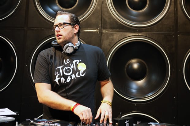 Streetsnaps: DJ ARTOO