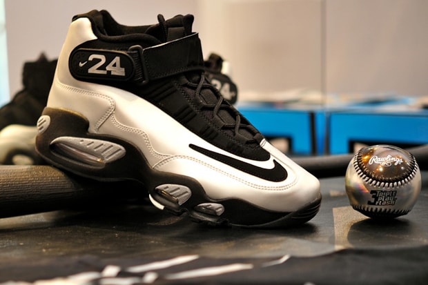 Nike air griffey max 1 black and white Outlet