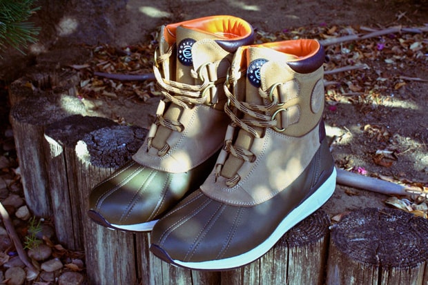 Greedy Genius 2010 Holiday Duck Boots