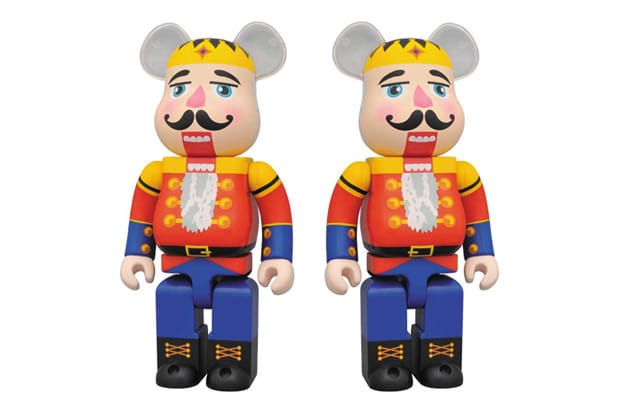 Dr. Romanelli x Medicom Toy “DRX-Mas” 400% Nutcracker Bearbrick