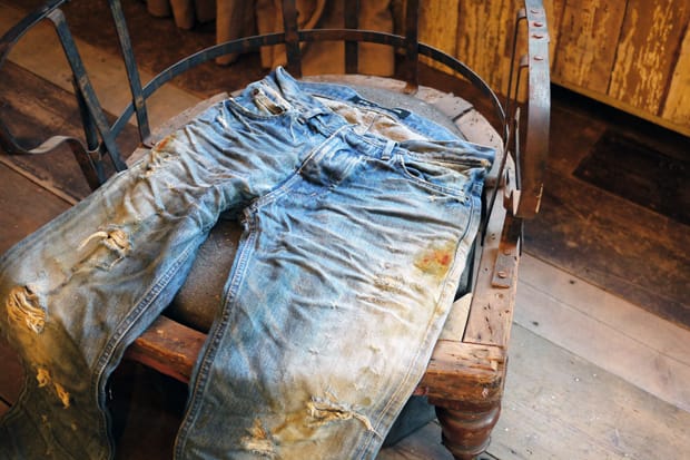 SNAKE & DAGGER Blue Krait Distressed Denim