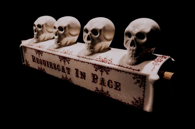 NEIGHBORHOOD "Requiscat in Pace" Incense Holder