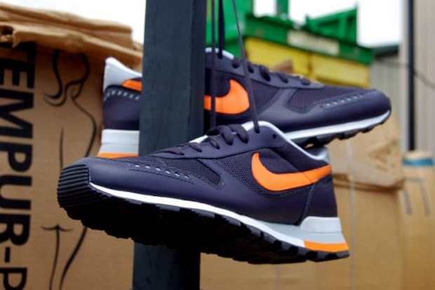 Nike Air Venture Gridiron/Bright Mandarin