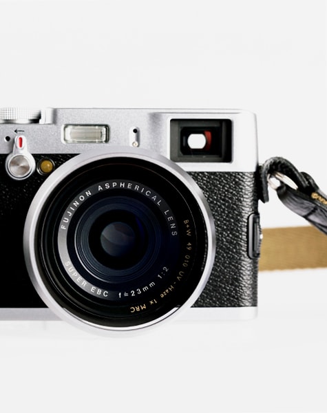 FUJIFILM X100: A Welcomed Hybrid