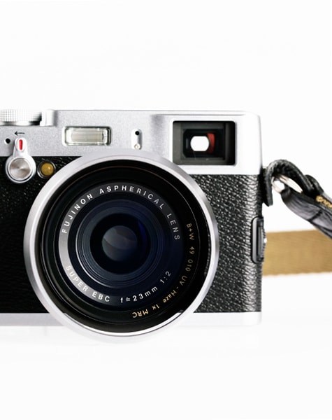FUJIFILM X100: A Welcomed Hybrid