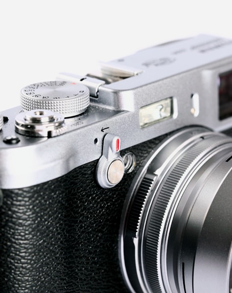 FUJIFILM X100: A Welcomed Hybrid