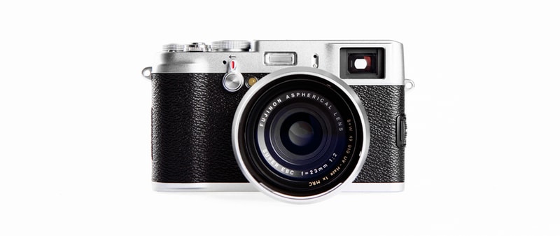 FUJIFILM X100: A Welcomed Hybrid