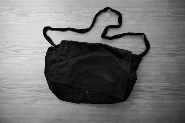 JULIUS Distressed Messenger Bag