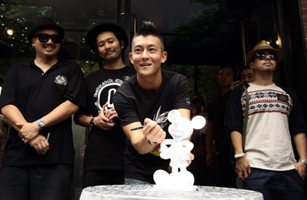 CLOT : Travelling Mickey