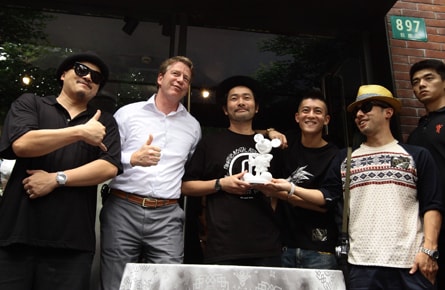 CLOT : Travelling Mickey