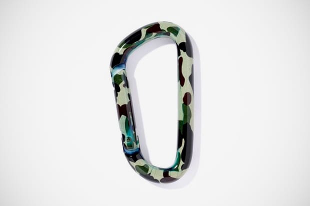 A Bathing Ape 1st CAMO CARABINER 