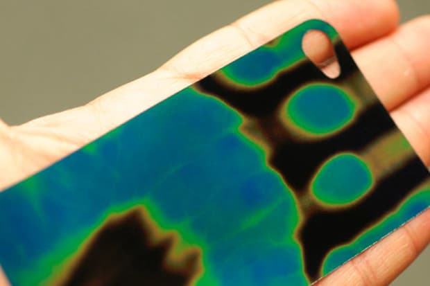 Heat-Sensitive iPhone 4 Backing