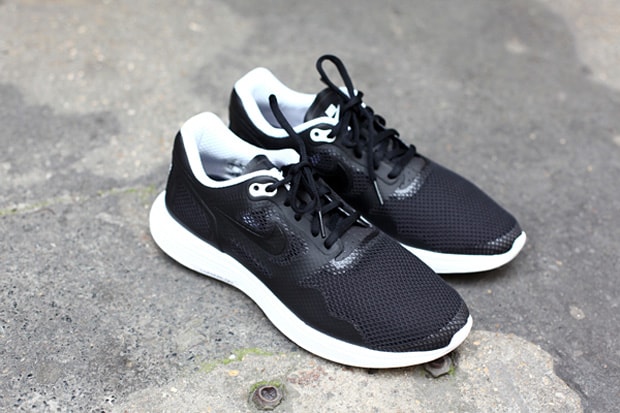 Nike Lunar Flow Black/White TZ