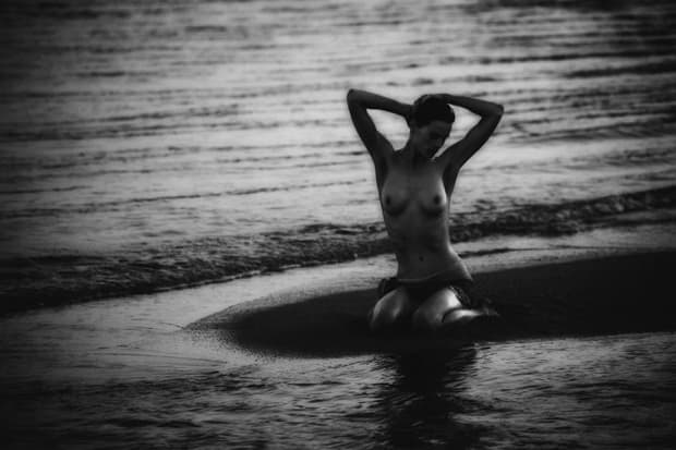 Pirelli 2012 Calendar Preview featuring Kate Moss (NSFW)