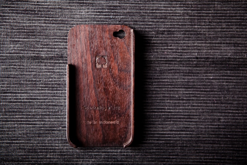 BEAMS x master-piece Wooden iPhone 4 Case