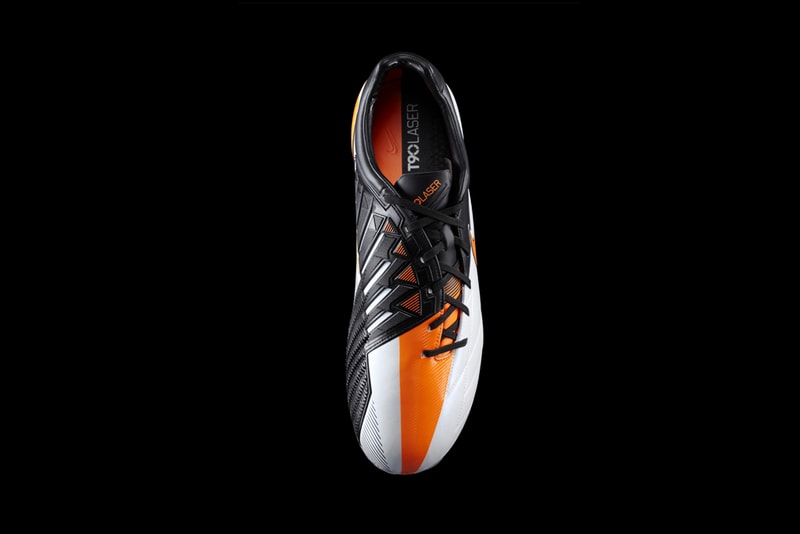 Nike T90 Laser IV: Wayne Rooney's Perfect Strike