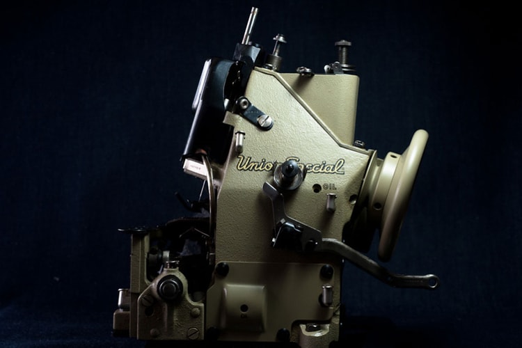 Self Edge: Union Special 43200G Chainstitching Machine