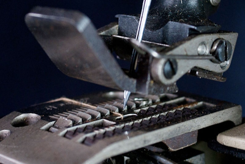 Self Edge: Union Special 43200G Chainstitching Machine