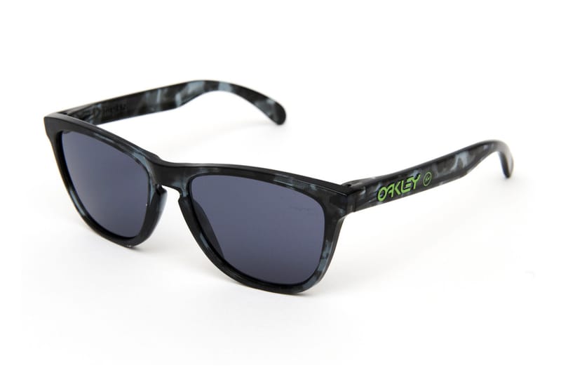 fragment design x Oakley Frogskins