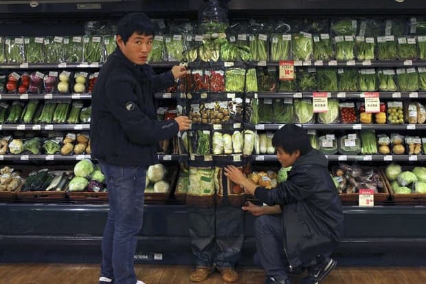 Liu Bolin: Hiding at Supermarket