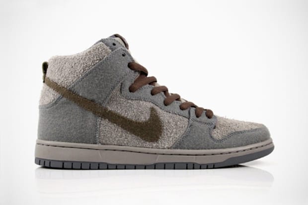 Nike SB Dunk High Premium Tauntauns