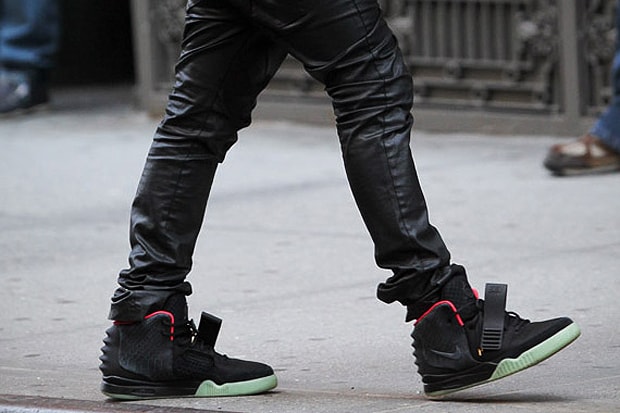 Nike Sportswear Air Yeezy 2 Black/Pink Closer Look