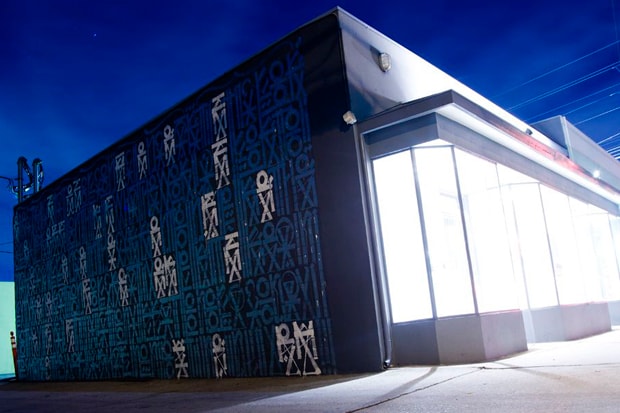 Retna Gallery Brown Mural