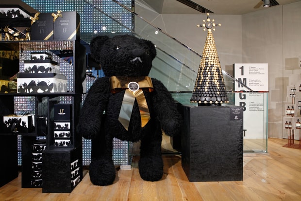 I.T "Happy Christmas" Exhibition @ I.T Hysan