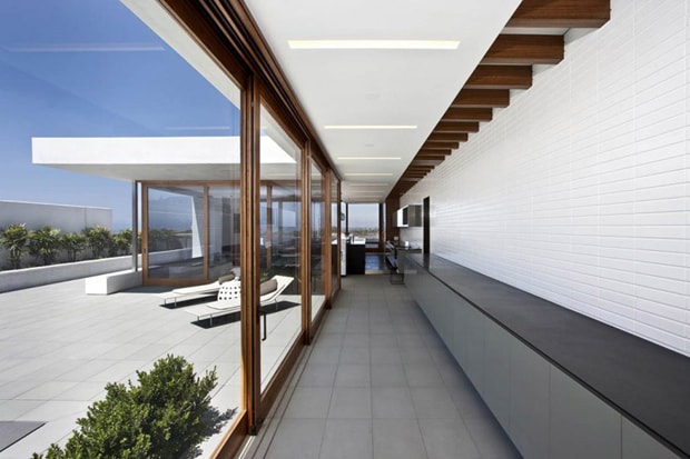 Harborview Hills by Laidlaw Schultz Architects