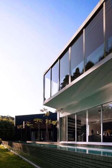 Black & White House by Formwerkz Architects