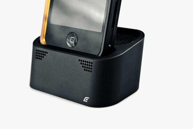 Element Case Vapor Dock for iPhone 4/4S