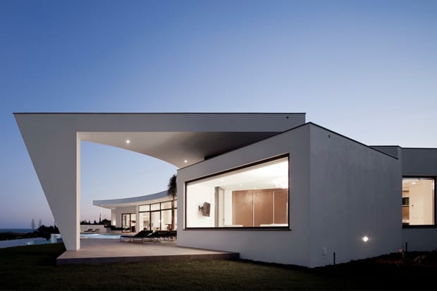 House Colunata by Mario Martins