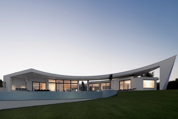 House Colunata by Mario Martins