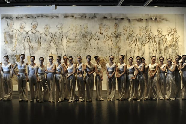 Cai Guo-Qiang - Hangzhou's West Lake Made From Gunpowder 