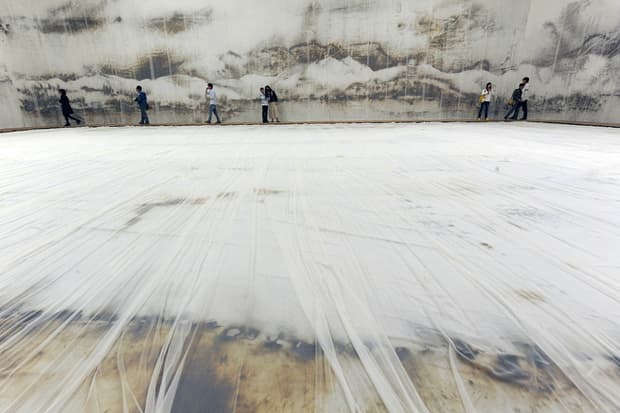 Cai Guo-Qiang - Hangzhou's West Lake Made From Gunpowder