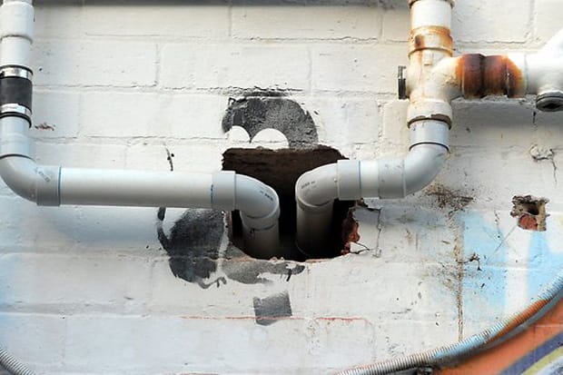 Banksy's 'Parachuting Rat' in Melbourne Destroyed