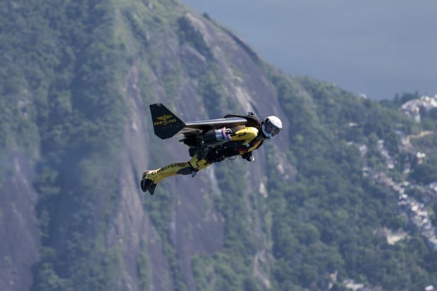 Resultado de imagem para Yves Rossy