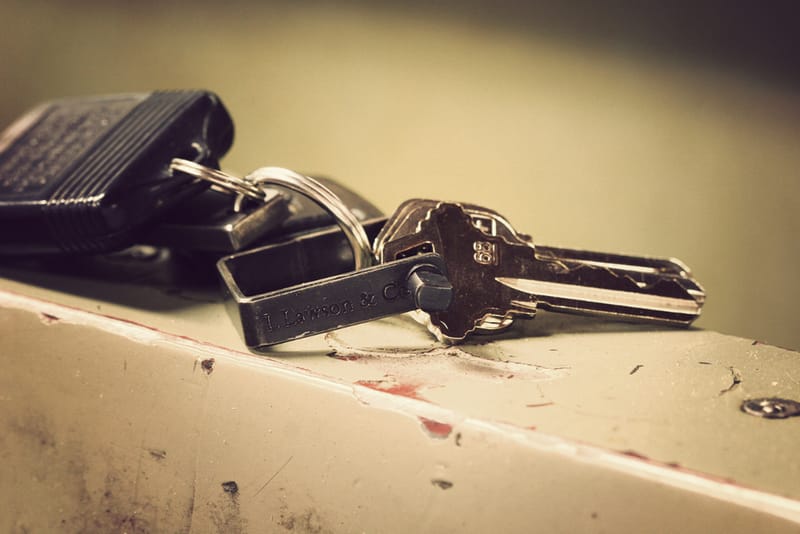 J.L. Lawson & Co. "The Minimalist" Key Shackle