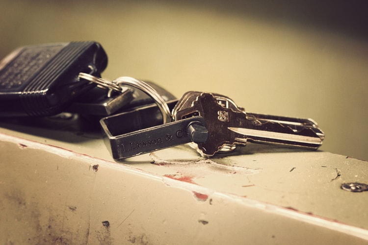 J.L. Lawson & Co. "The Minimalist" Key Shackle