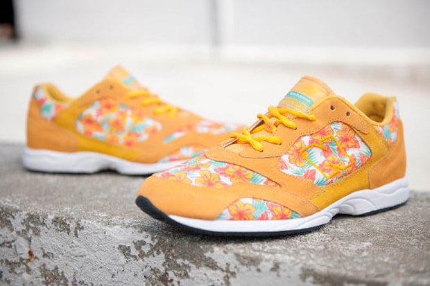 Urban Outfitters x New Balance 205